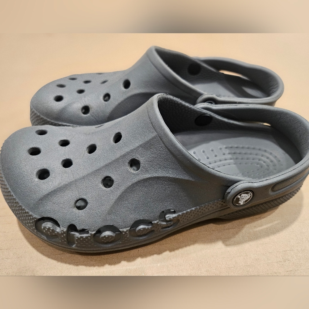 CROCS Classic Clog in Charcoal